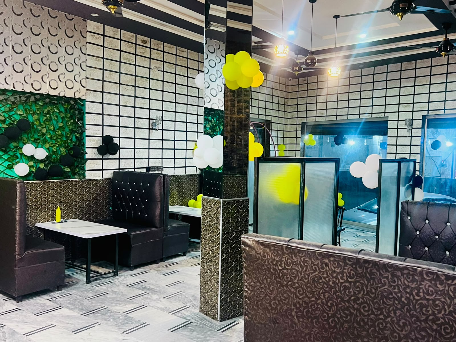 Saucy Slice family dining area